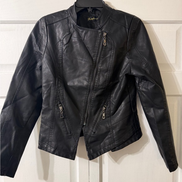 unknown Jackets & Blazers - Black Faux Leather Moto Jacket Fitted Cropped Zip Up Runs Small